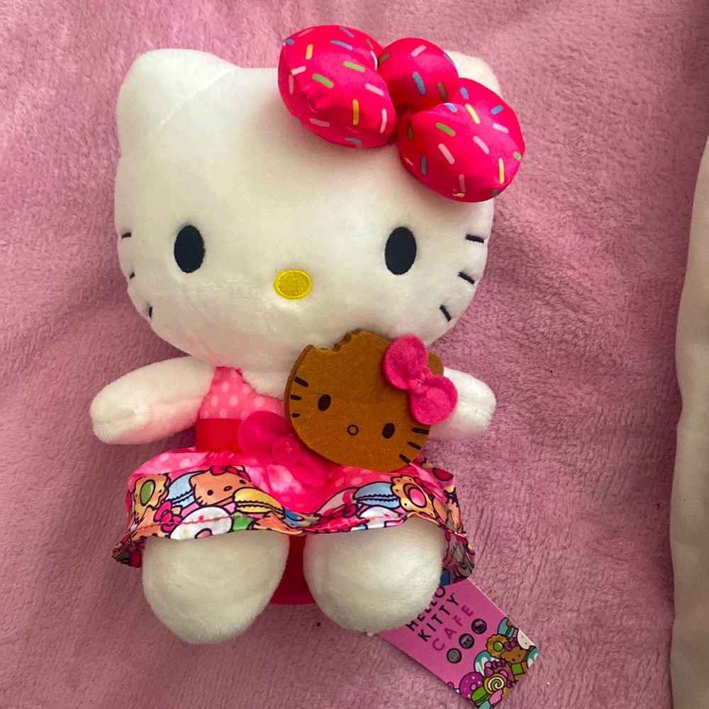 *BRAND NEW*  SUPER CUTE HELLO KITTY CAFE PLUSHIE
